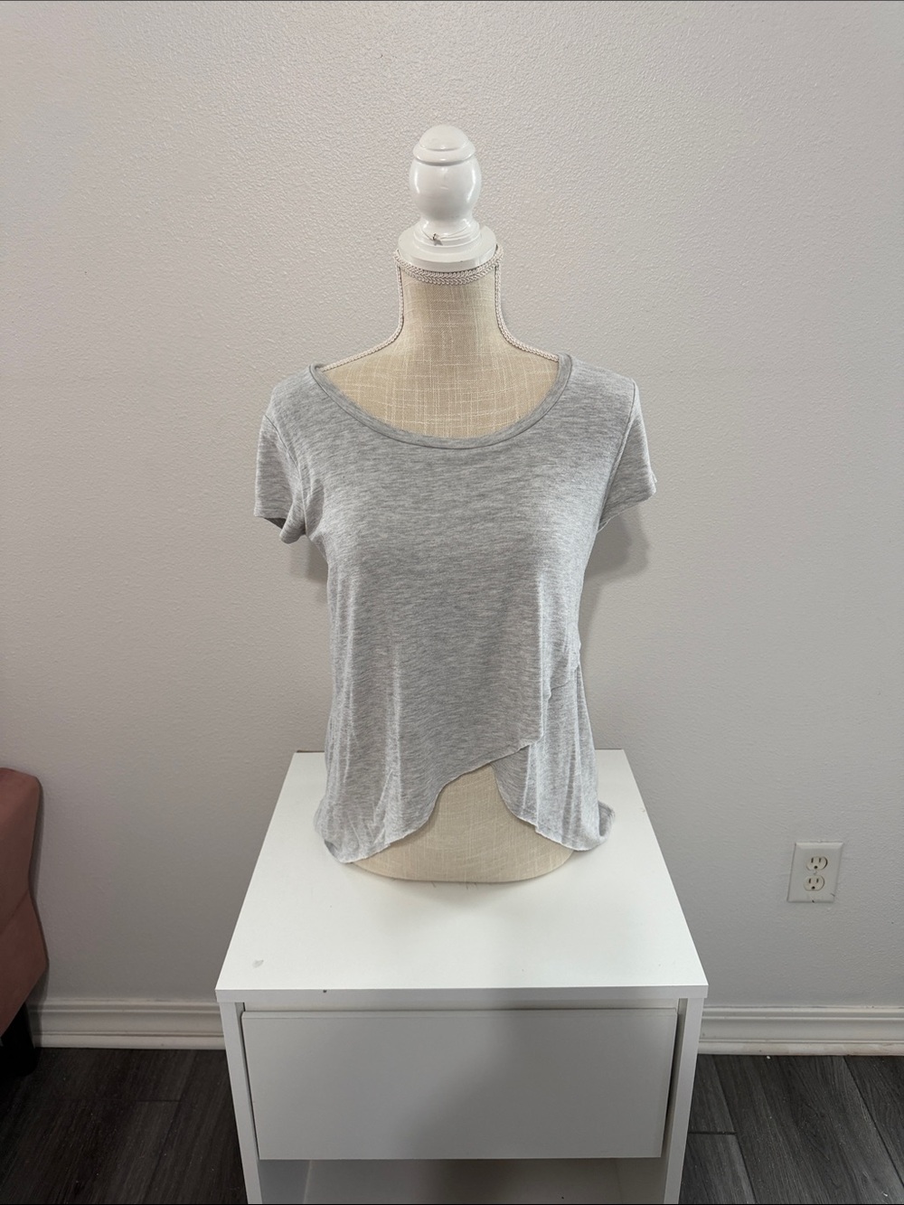 Express Heather Gray Short Sleeve Scoop Neck Asymmetrical Hem Tee